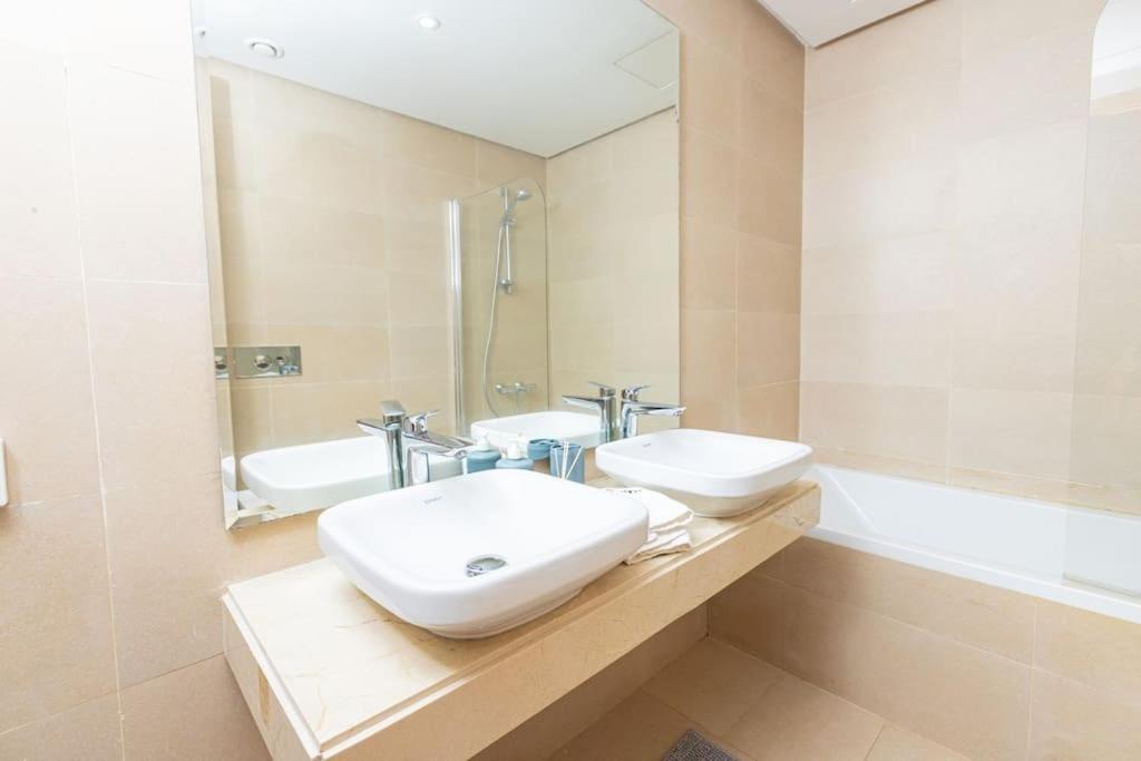 Hajja Modern 2Br Retreat In Marina Sale Luxury Living 아파트 외부 사진